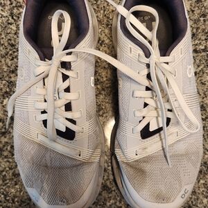 On Cloud Runnung Shoes Size 6